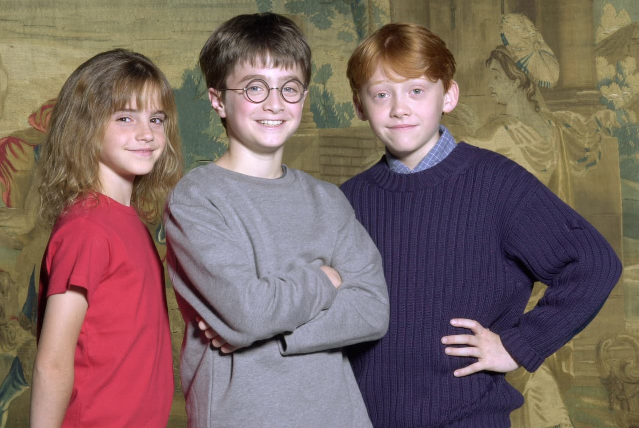 Cuando salió la primera películaen 2001 Emma Watson tenía 11 años, Daniel Radcliffe 12 y Rupert Grint 13.
