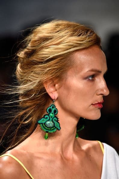 Un diseño tribal lo puedes combinar con un atuendo simple y monocoromático, así serán el centro de atención.