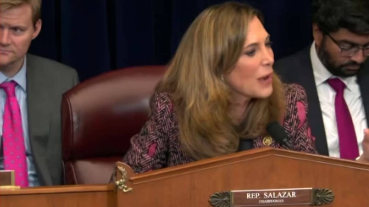 Fuerte cruce de palabras entre los representantes María Elvira Salazar y Jonathan Jackson