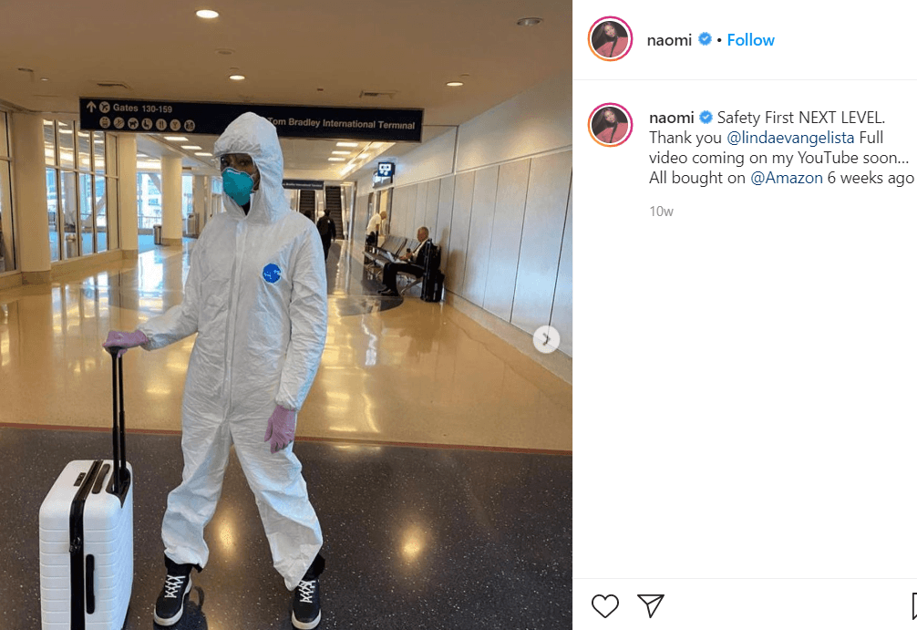 Naomi Campbell viaja cubierta de pies a cabeza en un traje especial: ¿Es necesario o exagerado? 