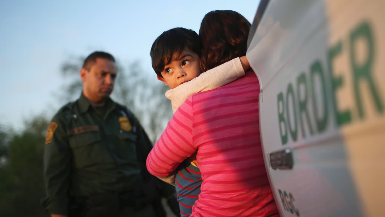 Nueva oleada de niños migrantes retrasa informe de HRW sobre situación en la frontera