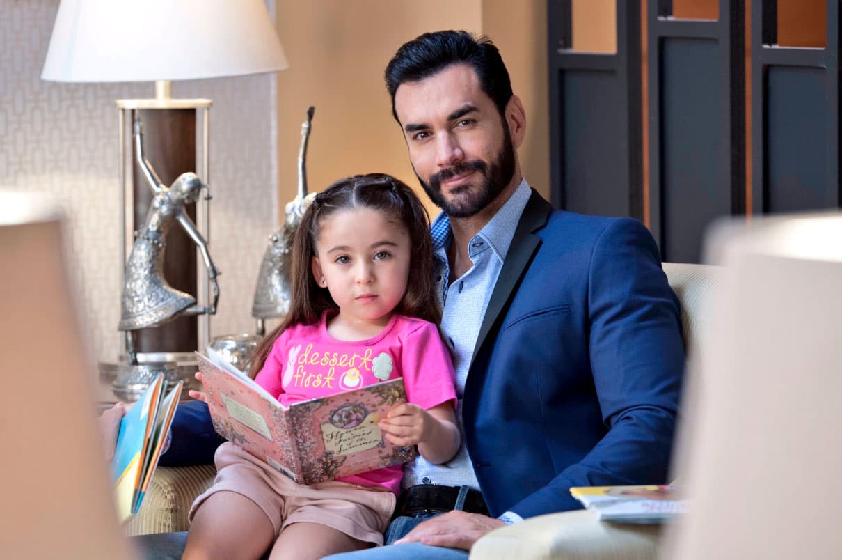 <b><a href="http://www.univision.com/temas/david-zepeda">David Zepeda</a></b> también quedó enamorado por el encanto natural de
<b>Lara Campos</b>, quien también lo enamoró con su inocencia y su capacidad actoral.