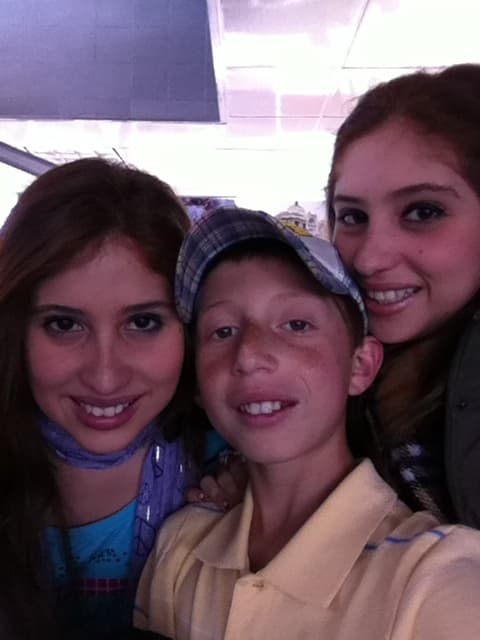 Tras nueve años de estar fuera del aire, el productor de la serie, Elias Osorio, confirmó que 'Vecinos' regresaba con una cuarta temporada y con parte del elenco original.