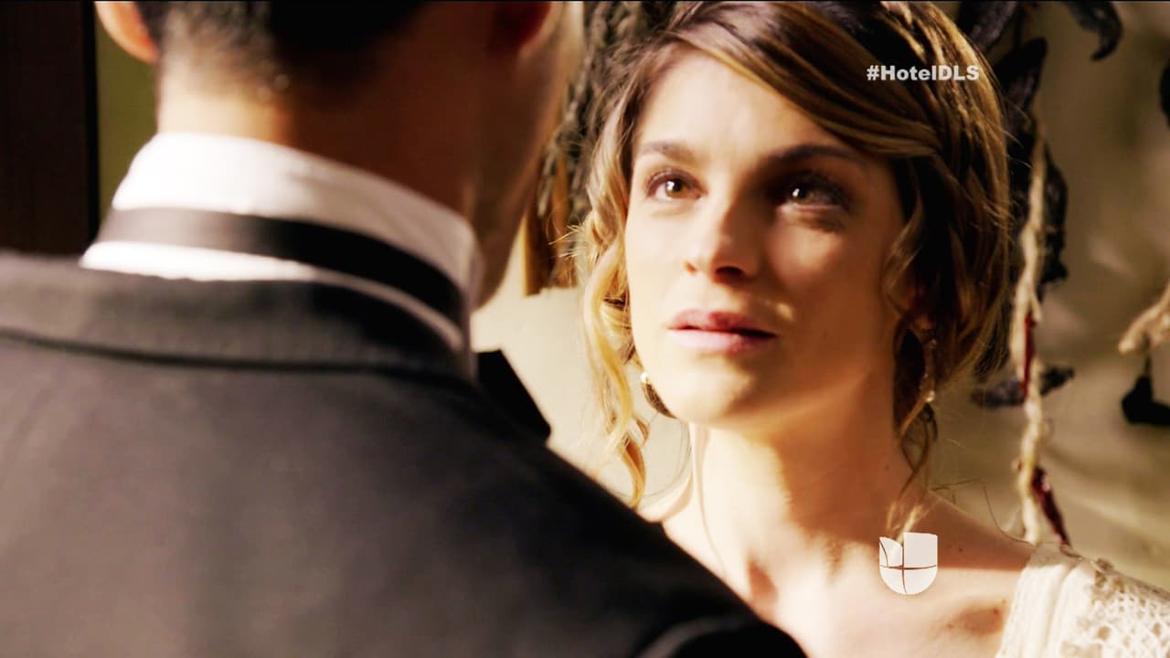 En El Hotel de los Secretos, Julio e Isabel cadía están más cerca y el amor entre los dos crece y crece. ¿Comenzarán un romance?