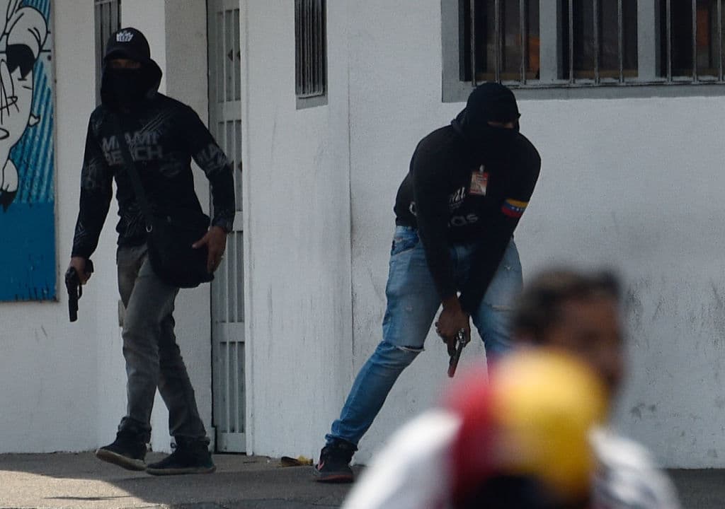 Grupos parapoliciales conocidos como colectivos dispararon contra los manifestantes el sábado en el estado Táchira.