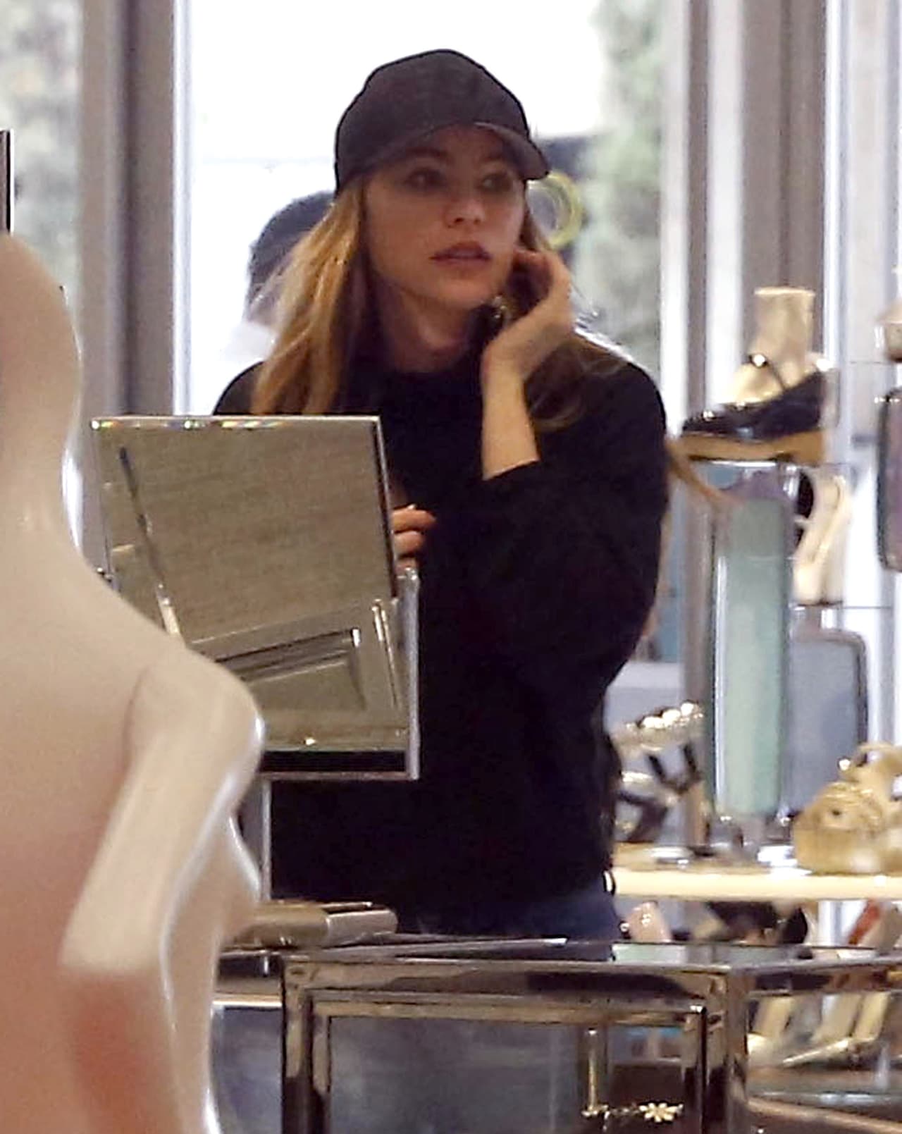 No iba muy maquillada, y se ocultaba con un gorro.