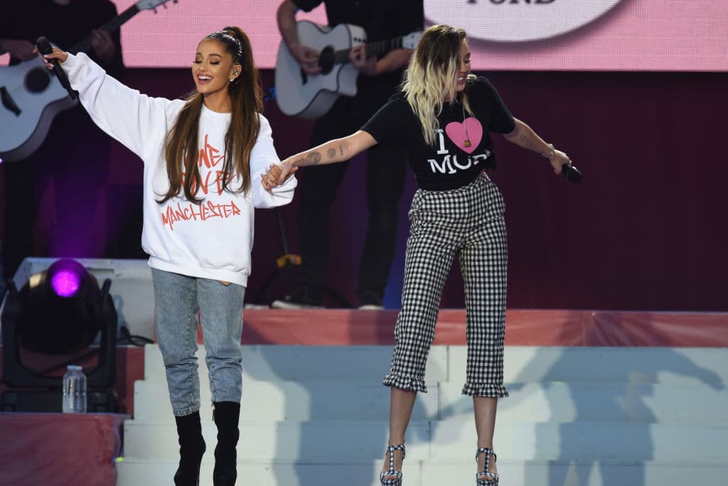 La bomba detonada provocó la muerte de 22 personas y 139 heridos. 
<br>Tras el atentado terrorista, Ariana Grande realizó un show benéfico que recaudó millones de dólares para las víctimas.