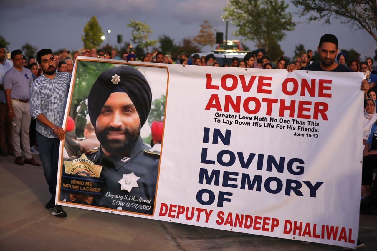Dan el último adiós al oficial Sandeep Dhaliwal, asesinado en Houston mientras cumplía con su deber