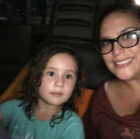 Aunque la primogénita apenas tiene cinco añitos, no le teme a nada. Los mismo disfrutó con Blancanieves que las atracciones más atrevidas de Star Wars.