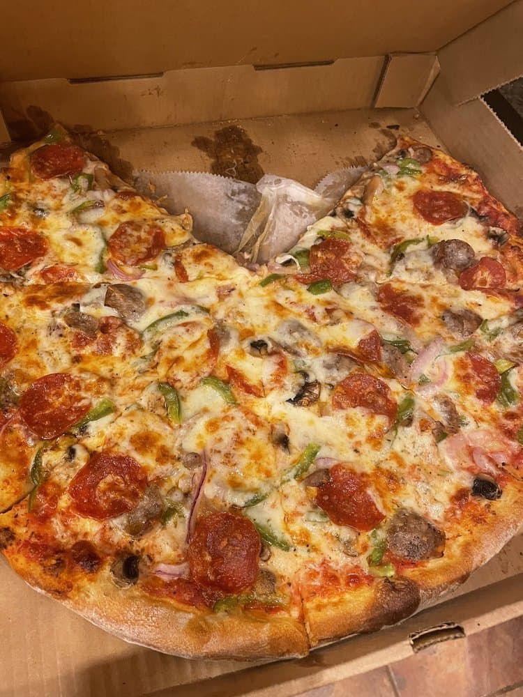 <b>Piccola New York Pizza </b>
<br>Dirección: 5000 Winters Chapel Rd Ste 4 Atlanta, GA 30360
<br>Teléfono: (470) 514-5389
<br>Sitio web: 
<a href="http://www.piccolanypizza.com">http://www.piccolanypizza.com</a> 
<br>
<b><a href="https://www.yelp.com/map/piccola-new-york-pizza-atlanta">Cómo llegar</a></b>
<br>
<br>Sirve pizza estilo Nueva York en varias especialidades.