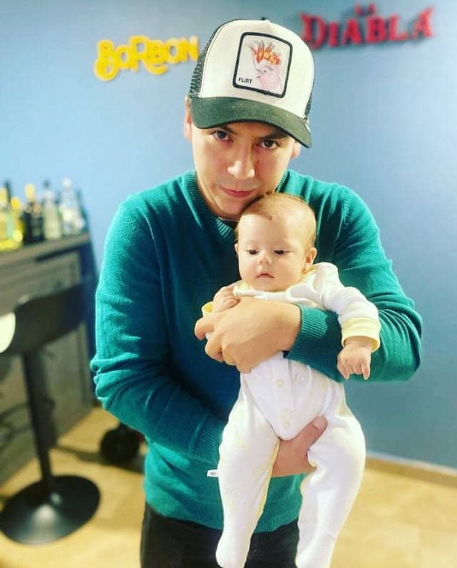 Adrián Alonso y su hija Regina.