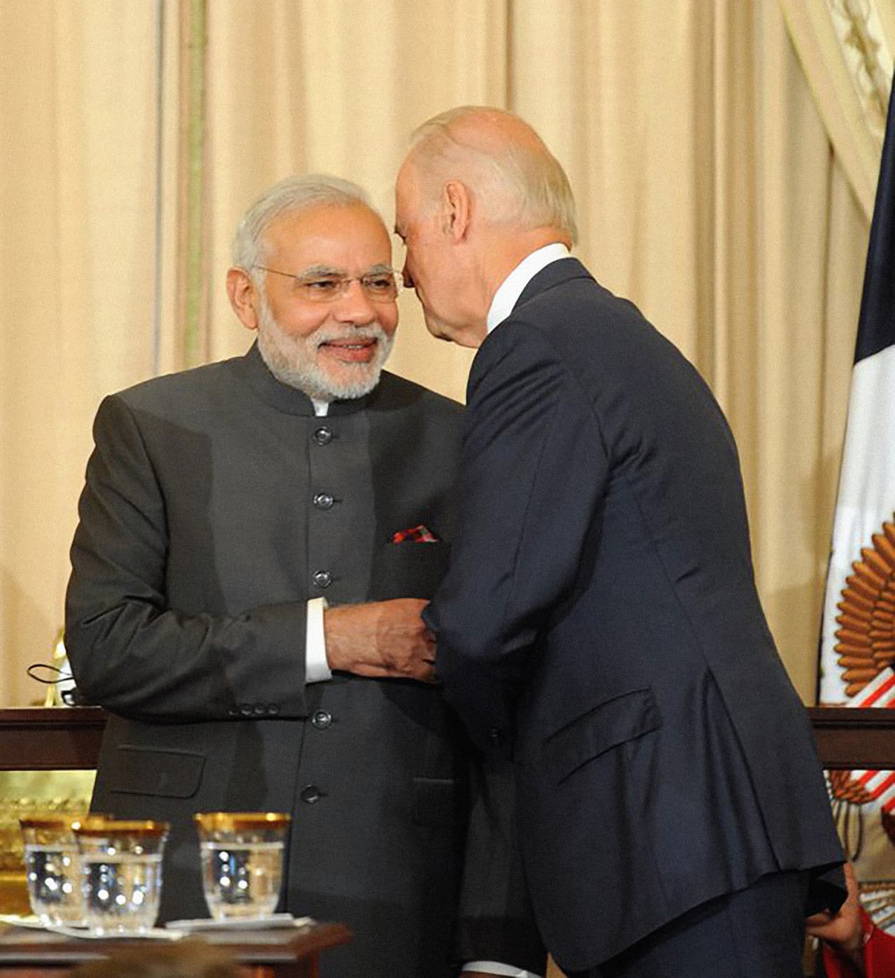 El sábado por la noche, el primer ministro Narendra Modi felicitó al presidente electo Joe Biden por su victoria y calificó la de Harris de fuente de un "inmenso orgullo". "Su éxito es impactante y fuente de un inmenso orgullo para todos los indio-estadounidenses",
<a href="https://twitter.com/narendramodi/status/1325145671742054400" target="_blank">escribió Modi en un tuit</a>.