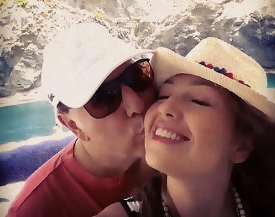 La pareja tiene casi 15 años de matrimonio y se llevan de maravilla, parece que fue ayer cuando se hicieron novios.