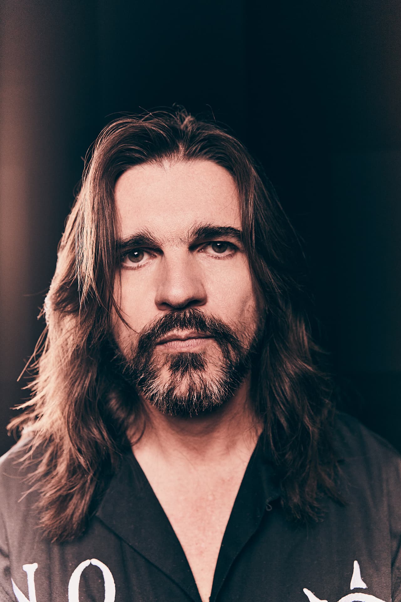 <b>Juanes</b> también se une al elenco y lo hará con un homenaje muy especial a 
<b>Juan Gabriel</b>, al presentar un nuevo arreglo de la canción 'No Tengo Dinero', que formó parte de su disco 'Origen', que compite por ganar en la categoría 
<b>Mejor Álbum del Año</b>.