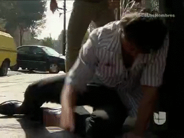 Al parecer Orlando va a necesitar que alguien cure todas sus heridas y le sobe esos tremendos golpes. Seguramente le vendrían bien unos besitos de Doris, su amor.