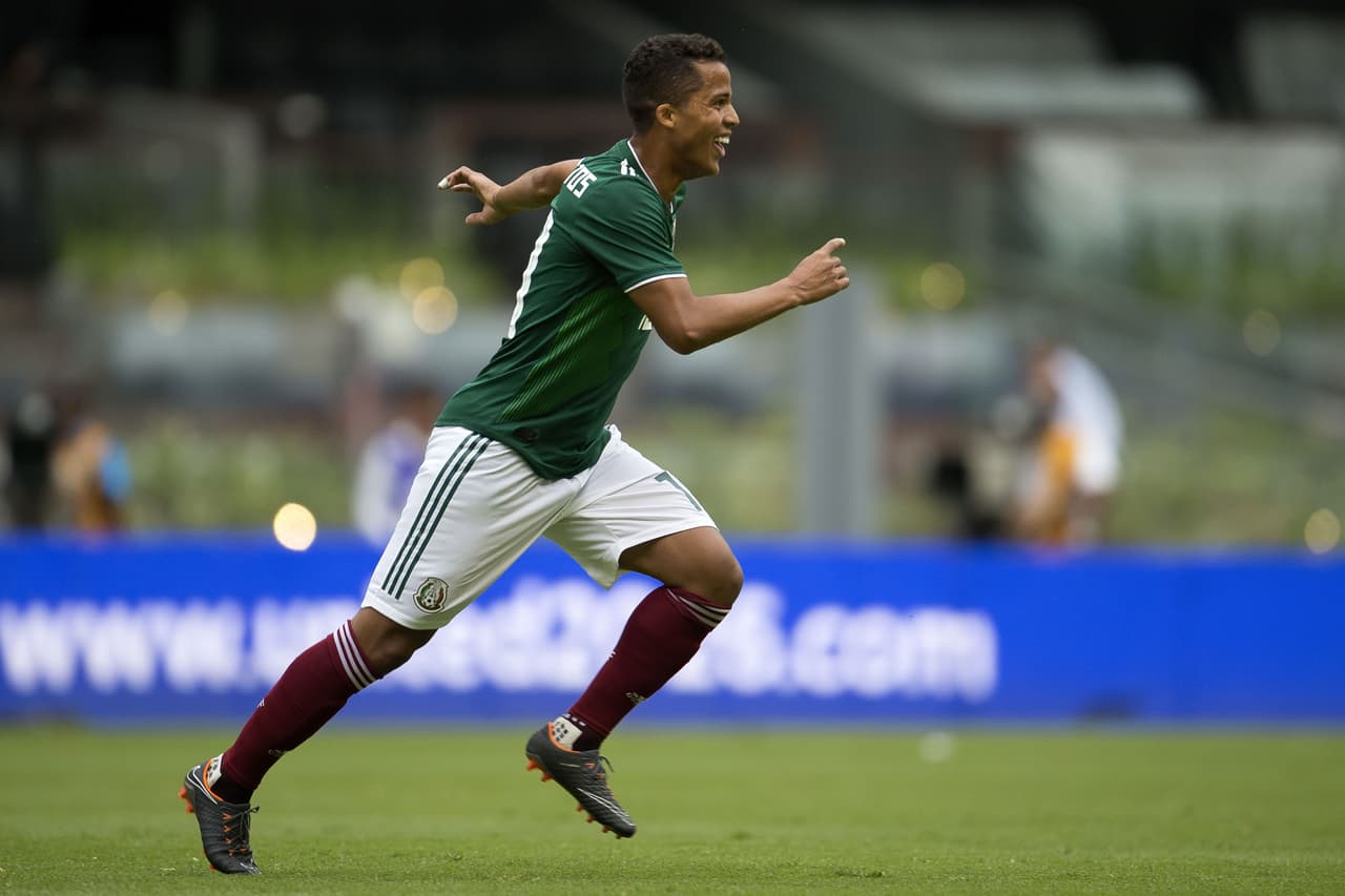 Y al minuto 13, en una combinación en el área escocesa entre Vela y Giovani Dos Santos, un tiro de primera intención del jugador del LA Galaxy mandó a la red la bola para el 1-0 a favor de México.
