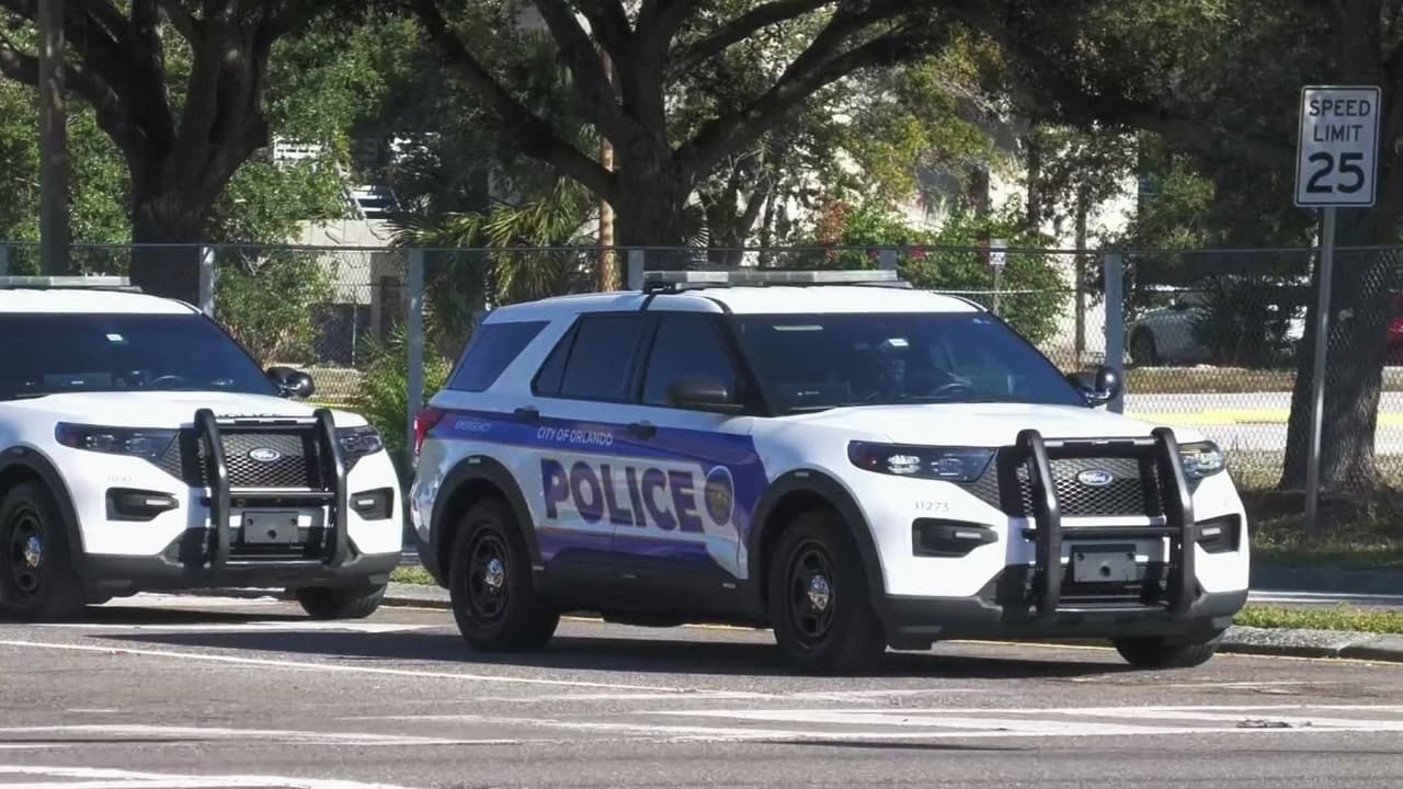 Peatón y conductor que lo auxiliaba son arrollados: responsable escapa tras el choque en Orlando