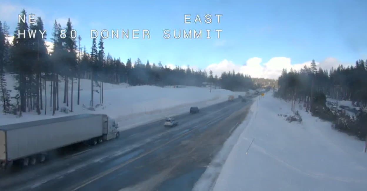 El satélite captó a la Sierra cubierta de nieve desde San Francisco y hasta San Diego.