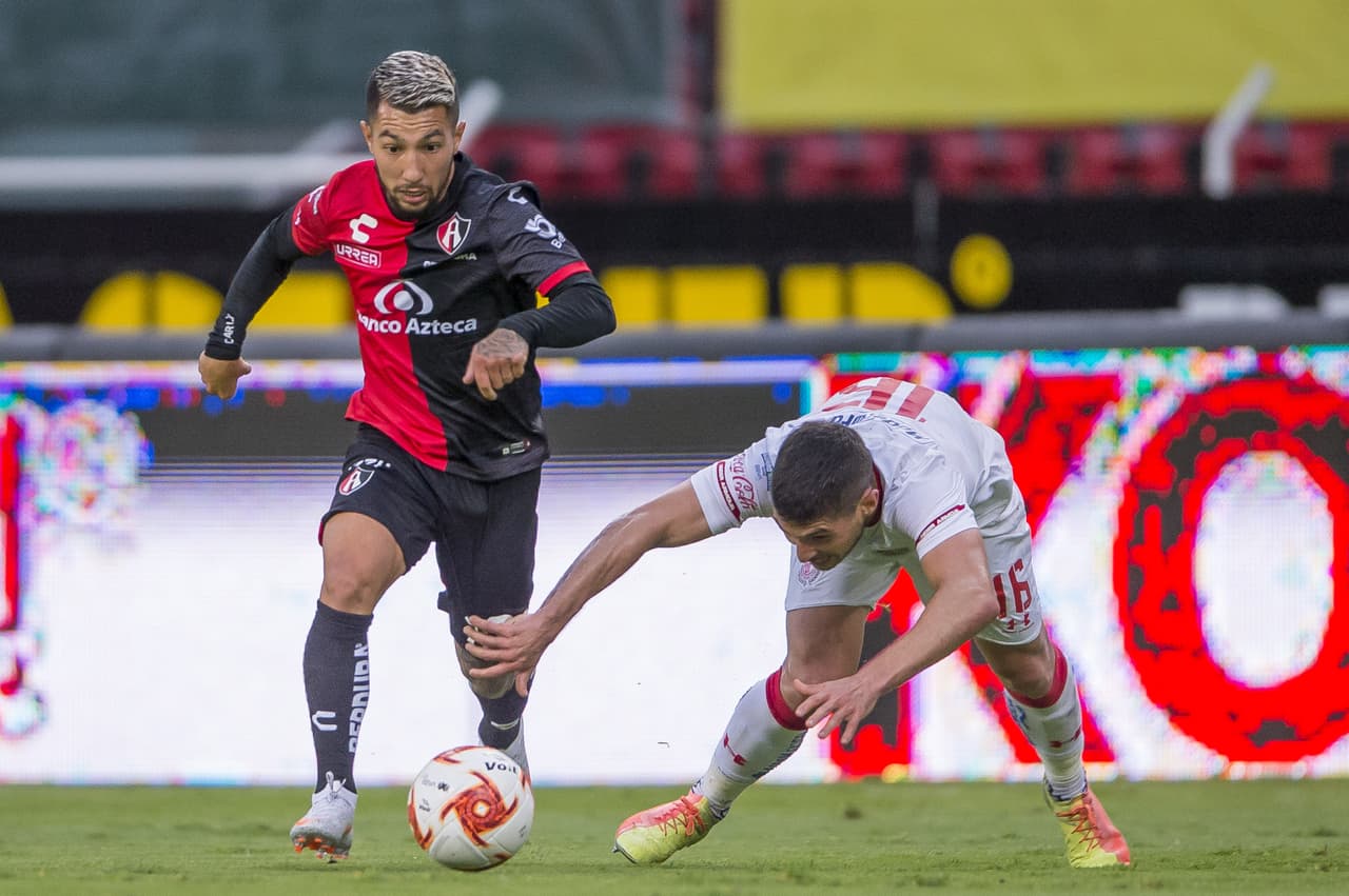 Toluca arranca más cómodo que el Atlas en el partido y presentan su juego.