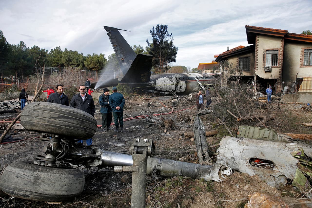 Incrustado en una vivienda: 15 muertos dejó el accidente de un avión de carga