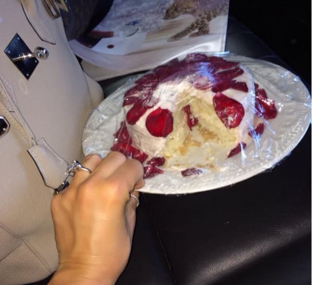 Una vez más, nos queda claro que los pasteles son su gran debilidad.