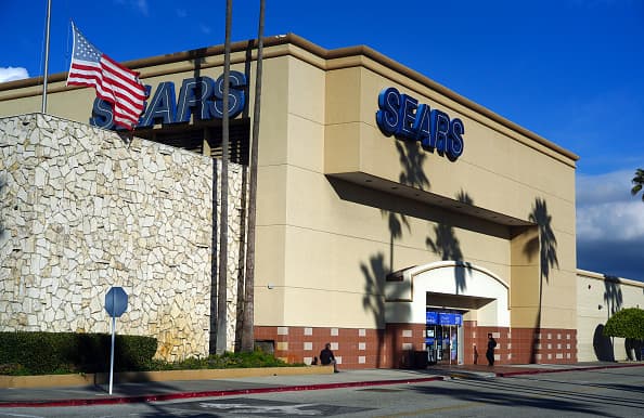 Pese a que continúan los esfuerzos por sacar a flote a
<a href="https://www.univision.com/local/philadelphia-wuvp/sears-cerrara-otra-tienda-en-nueva-jersey">Sears</a>, este 2019 significó un año de muchas derrotas para la cadena de tiendas que tuvo que cerrar muchas de sus sucursales en diferentes estados de EEUU.
<br>