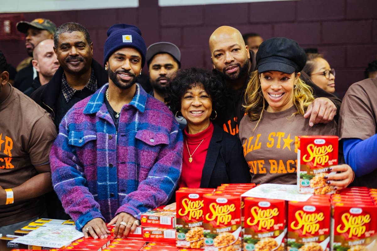 Big Sean gives out thousands of turkeys for Thanksgiving