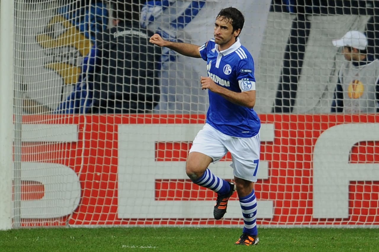 Faryd Mondragón 
<b>| Posición</b>: portero |
<b>Nacionalidad</b>: venezolana |
<b> Equipos en Bundesliga</b>: Schalke 04.