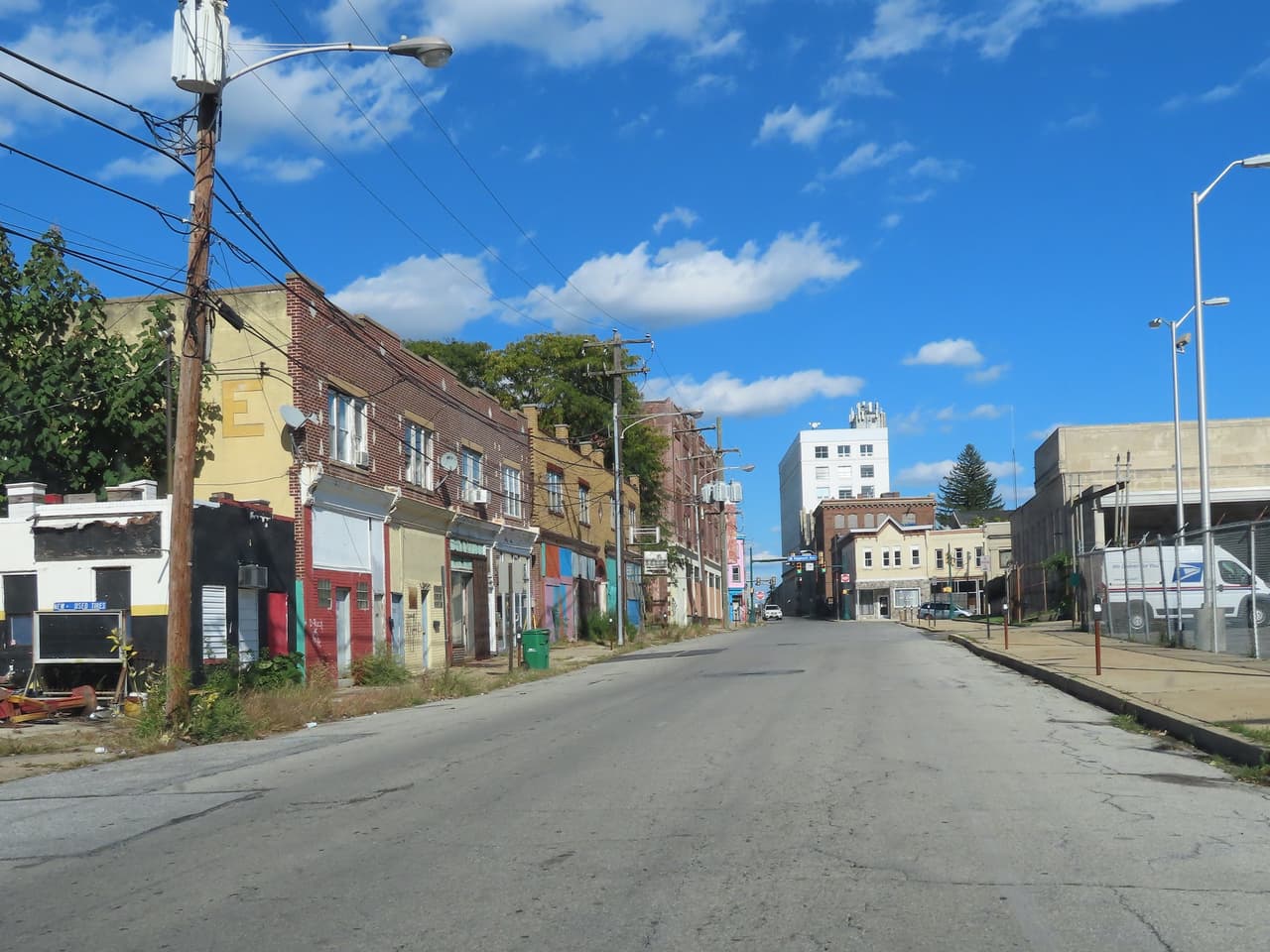 <h3 class="cms-H3-H3">15. Chester, Pennsylvania</h3>
<br>
<br>🏡 
<b>Precio promedio de la vivienda: </b>$70,300
<br>
<br>🏡 
<b>Porcentaje de casas con un valor menor a $10,000: </b>1.4%
<br>
<br>🏡 
<b>Porcentaje de casas con hipoteca: </b>46.5%
<br>
<br>🏡 
<b>Porcentaje de casas donde el residente es dueño: </b>37.1%
<br>
<br>🏡
<b> Ingreso promedio por hogar: </b>$32,867
<br>