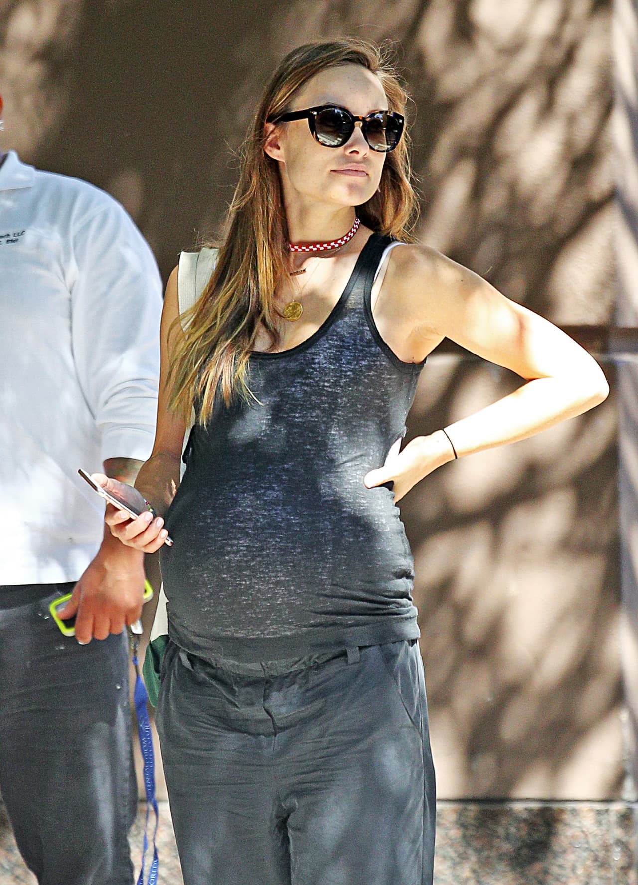 Pero todo indica que los dolores de espalda ya la molestan.