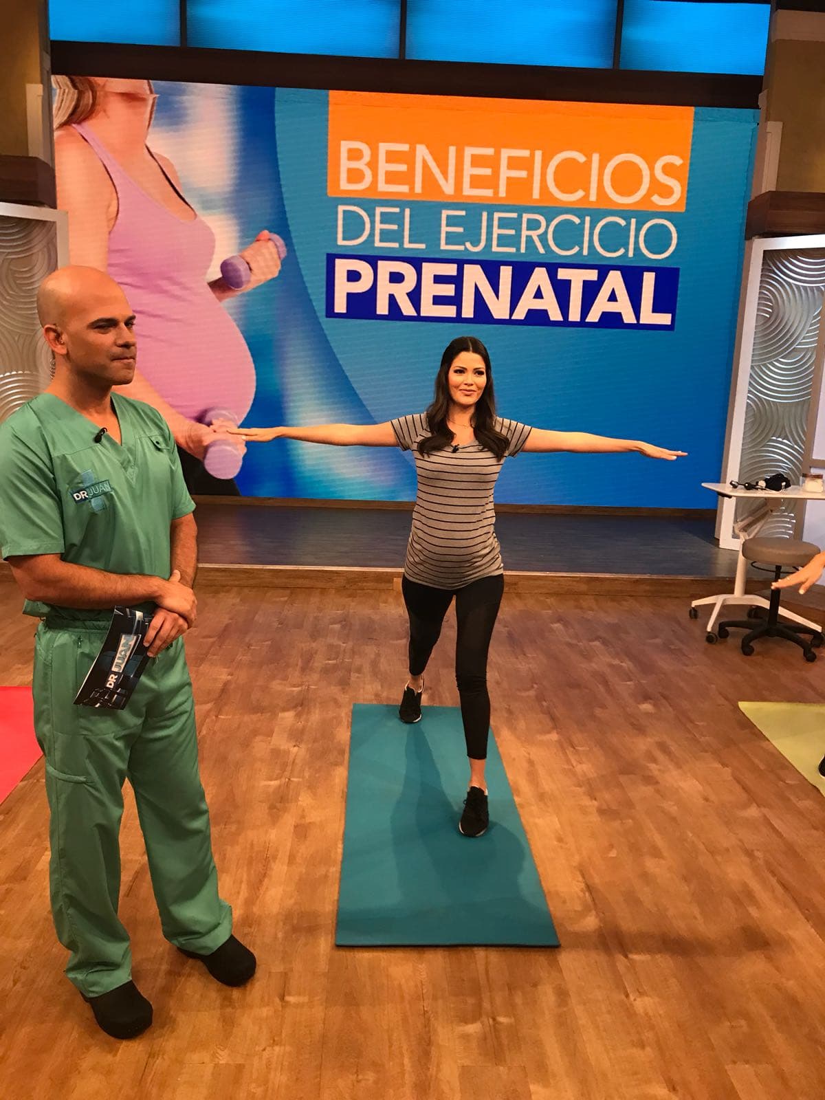 Sin embargo, un día antes la vimos participando en una sesión de ejercicios prenatales que la dejó exhausta.