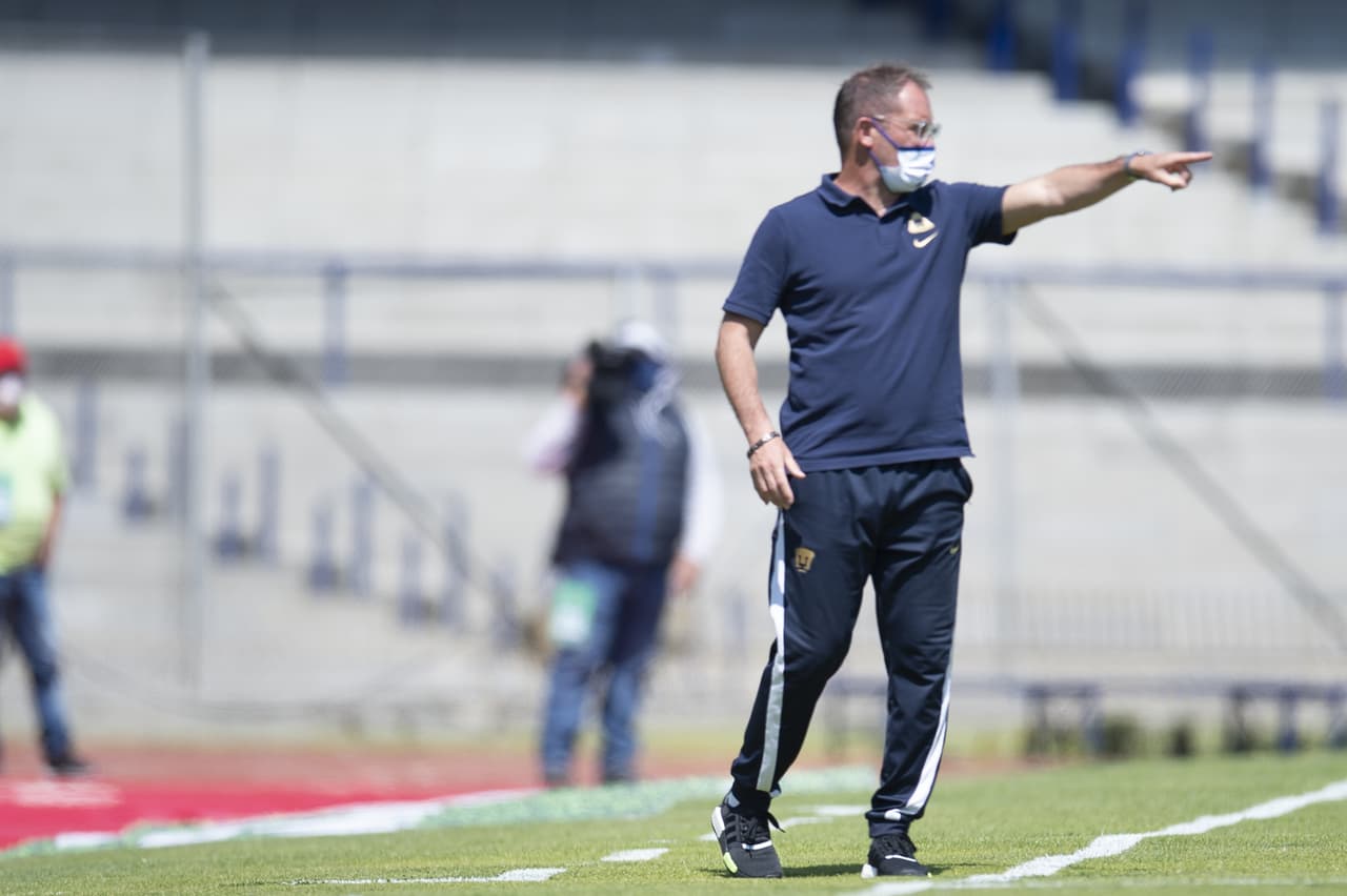 Lillini señala jugadores y se culpa por mal paso de Pumas