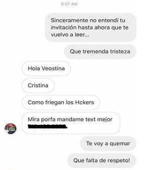 Tras la molestia de Cristina, el supuesto locutor Beto Ramírez, le insinúa que su cuenta fue hackeada y le pide le mande un mensaje de texto a su teléfono para explicarle lo sucedido.