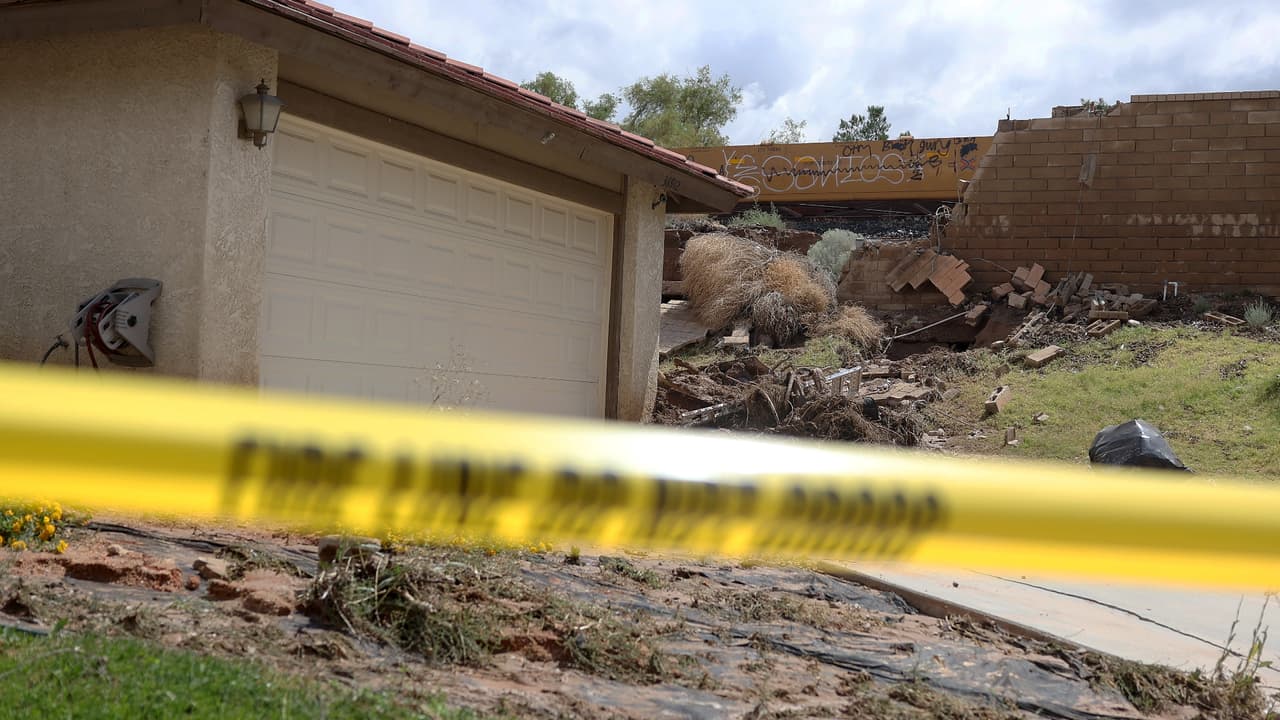 Funcionarios de la Agencia Federal para el Manejo de Emergencias (FEMA) y miembros de la Guardia Nacional ya adelantan labores para evaluar el impacto del fenómeno meteorológico. Aunque los estragos registrados han sido menores a los que se preveían, se estima que 
<b>lo que costará dejar atrás la emergencia ya rebasa los $2,000 millones</b>.