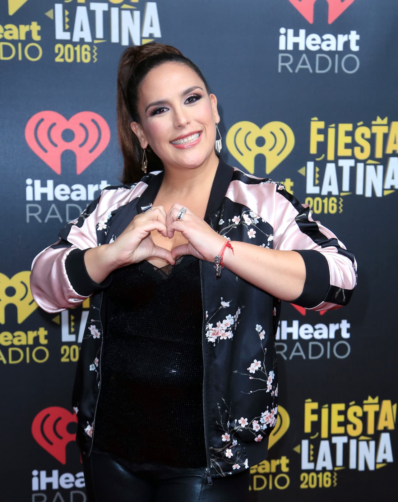 'La Vale', como es conocida en el mundo del entretenimiento, a sus 43 años de edad cuenta con muchos amigos famosos de muchos ámbitos, gracias a sus más de 30 años de carrera artística.