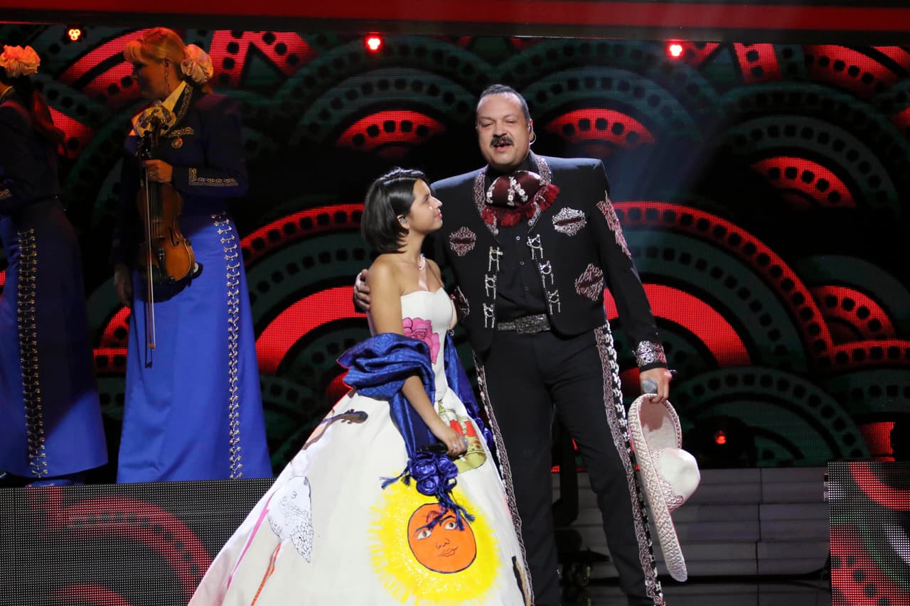 En su propia 
<b><a href="https://www.instagram.com/p/B3W9vBnnTvN/" target="_blank">cuenta de Instagram</a></b>, Pepe Aguilar, padre de la cantante, compartió un emotivo mensaje dedicado a la cumpleañera.