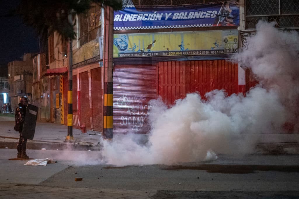 <b>Al menos 42 personas, la gran mayoría civiles, han muerto en 21 días de protestas, según diferentes reportes</b>. También se registran más de 1,700 heridos, entre manifestantes y uniformados.