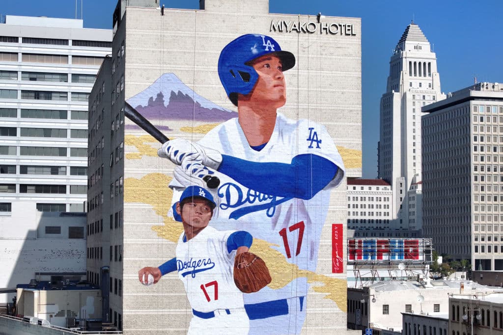 En su primer turno al bate, Ohtani consiguió un doblete. Después, recibió un pase y colocó un sencillo, que hicieron la diferencia en la ofensiva.