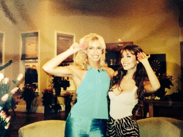 Ellas han mantenido una amistad desde hace muchos años, pues recordemos que
<a href="https://www.univision.com/shows/el-gordo-y-la-flaca/lili-estefan-celebra-al-amor-sus-tios-gloria-y-emilio-cumplen-40-anos-de-matrimonio-fotos">Lili es sobrina del empresario musical Emilio Estefan</a>, quien a su vez es de los mejores amigos de Tommy Mottola, esposo de la cantante mexicana.
<br>