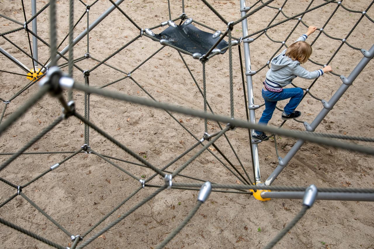 La reapertura de las zonas de juegos infantiles se da cuando California registra más de 1,400,000 contagios, de los cuales más de 165,000 tienen entre 1 y 17 años, según cifras en la página oficial del estado.