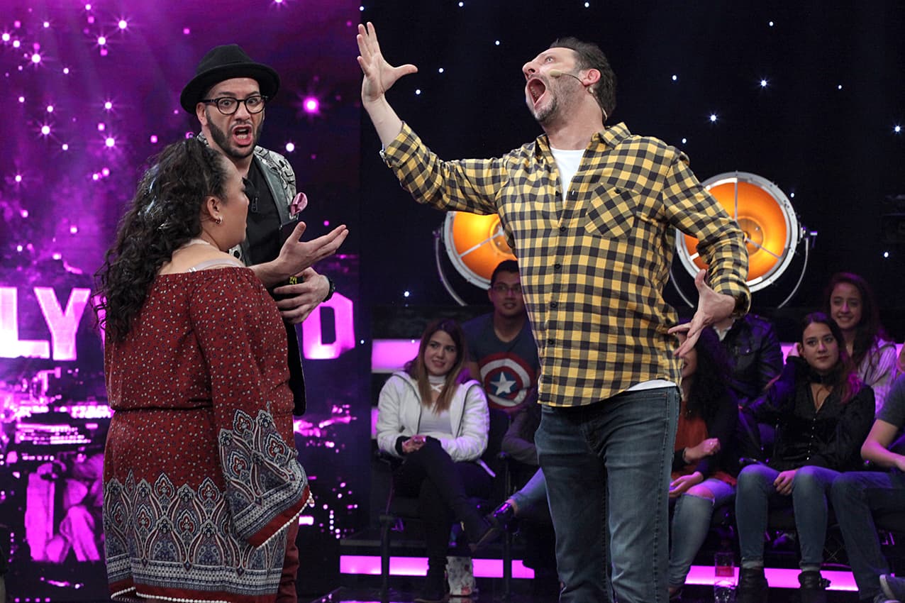 El siguiente reto fue 'Teléfono descompuesto'. David Zepeda debió adivinar la película que sus compañeros debieron interpretar usando solo gestos.