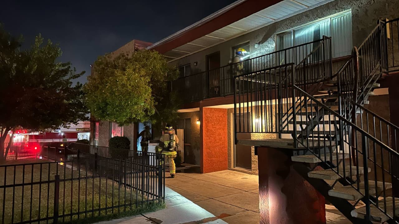 Los equipos llegaron al lugar alrededor de la 1 a.m. y encontraron humo ligero proveniente de una sola unidad en el segundo piso, pero rápidamente fue controlado el incidente antes de que se extendiera a otras unidades.