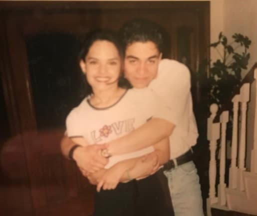 Aquí cuando inició su romance con Lucy, su famosa 'Mojarrita', ahora mamá de sus tres hijos, lucía muy distinto.