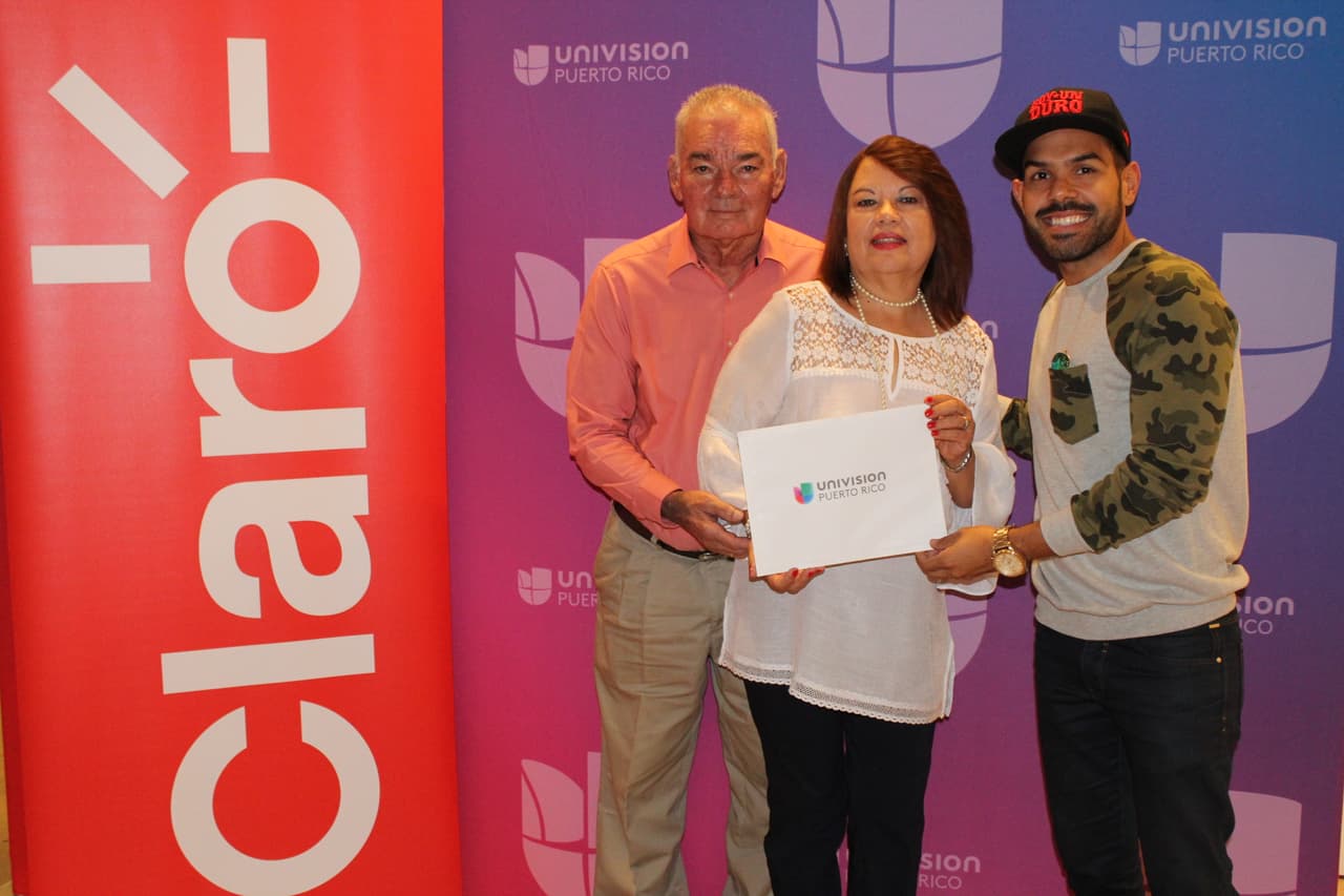 Listos para arrancar para Miami para la gran final de La Banda, Jaime A. Cabrera y su esposa Lilliam Rodríguez González, los felices ganadores de Claro te lleva a la gran final de La Banda, llegaron a Univision Puerto Rico a recoger su premio.