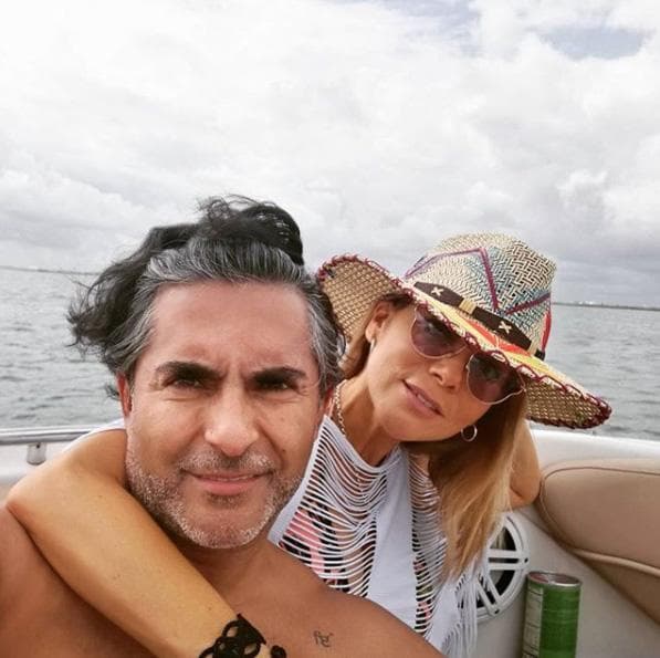 El divorcio no fue un proceso fácil para el conductor, sin embargo, siempre estuvo abierto a encontrar el amor otra vez: “Yo siempre quise encontrar alguien con quien pudiera hablar, con quien me identificara, con hijos, entonces estoy bien”.
<br>