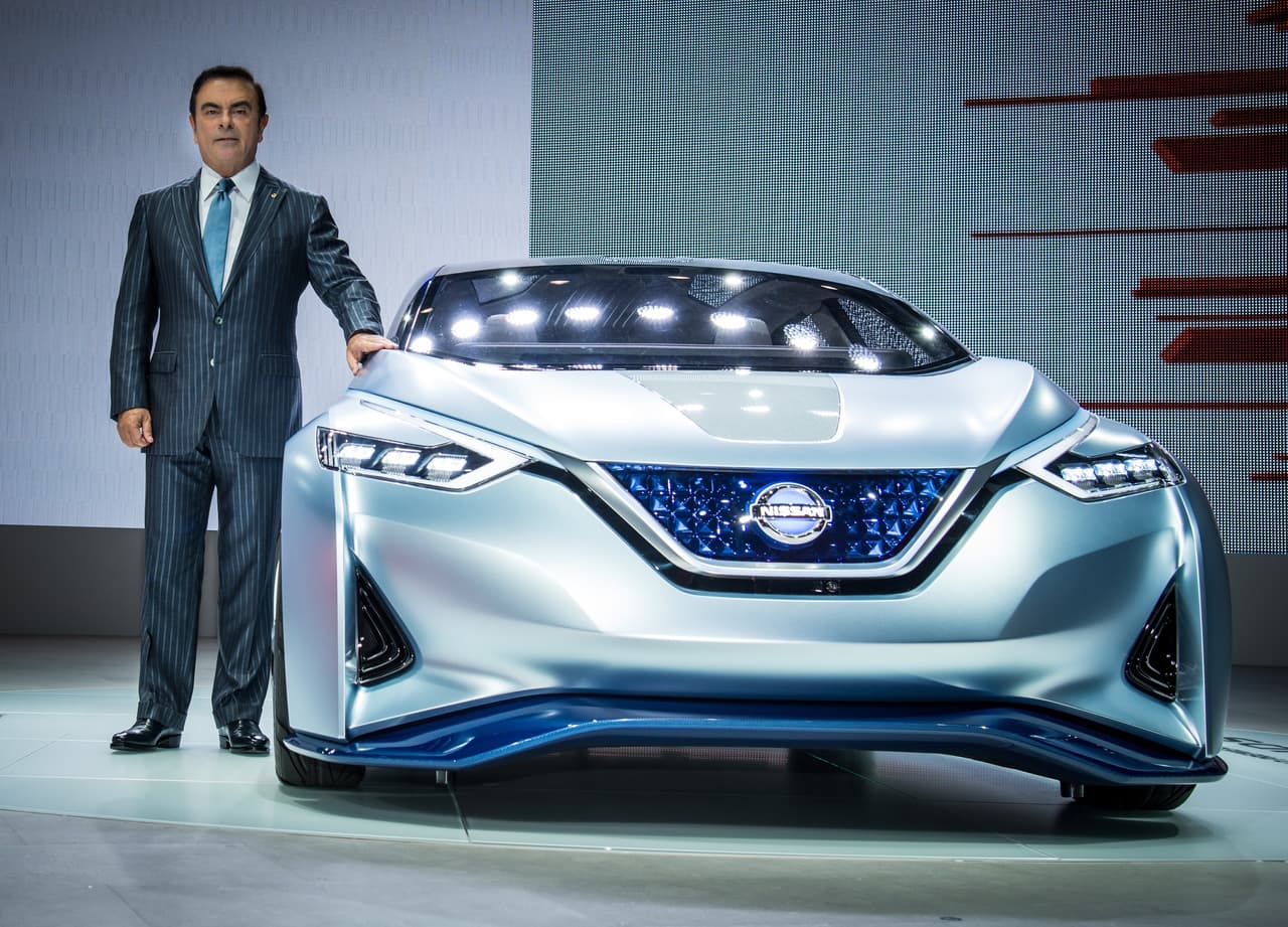 Carlos Ghosn, presidente ejecutivo de la alianza Nissan-Renault, presenta el Nissan IDS Concept en el Auto Show de Tokyo 2015
