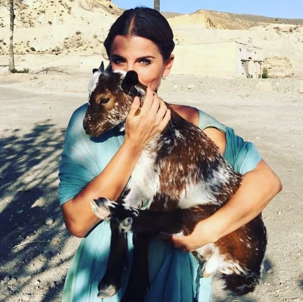 La guapa actriz colombiana tiene una sorpresa para ti que mundo revelará, ¿te atreves a tocar el cielo con ella?