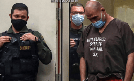 Previamente, la jueza Shelyna Brown había rechazado en tres ocasiones otorgarle el derecho a fianza al excampeón de la UFC, argumentando que representaba un riesgo para las víctimas. Pero este martes, Bocanegra le dijo a Velásquez en el tribunal lo siguiente: “Tengo que creer que no hará nada que lo separe de su hijo y su hija. No me demuestre lo contrario”.