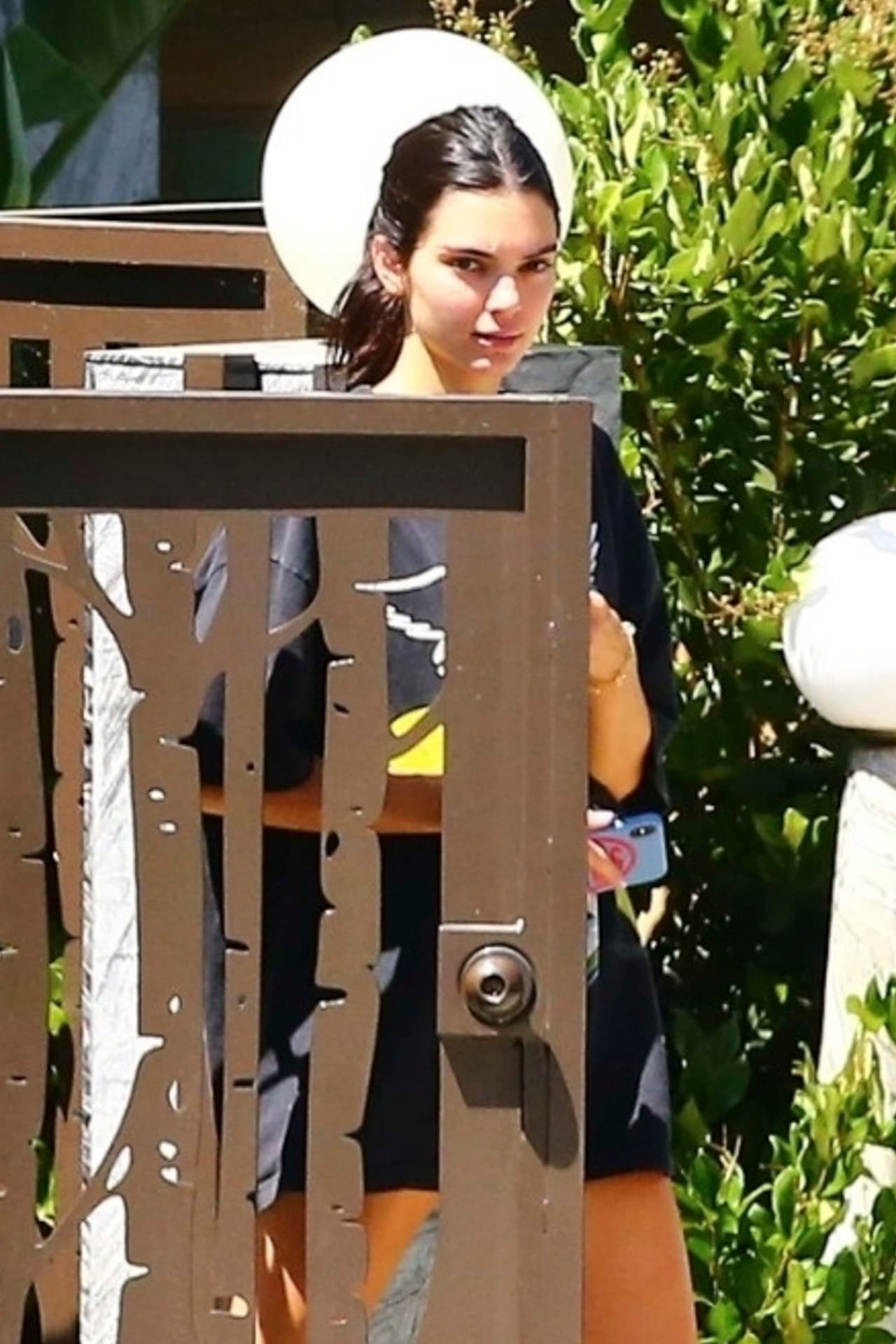 "Tenía 13 años y todos los días corría a casa llorando porque la gente no dejaba de ver mi piel", escribió en sus historias de Instagram.