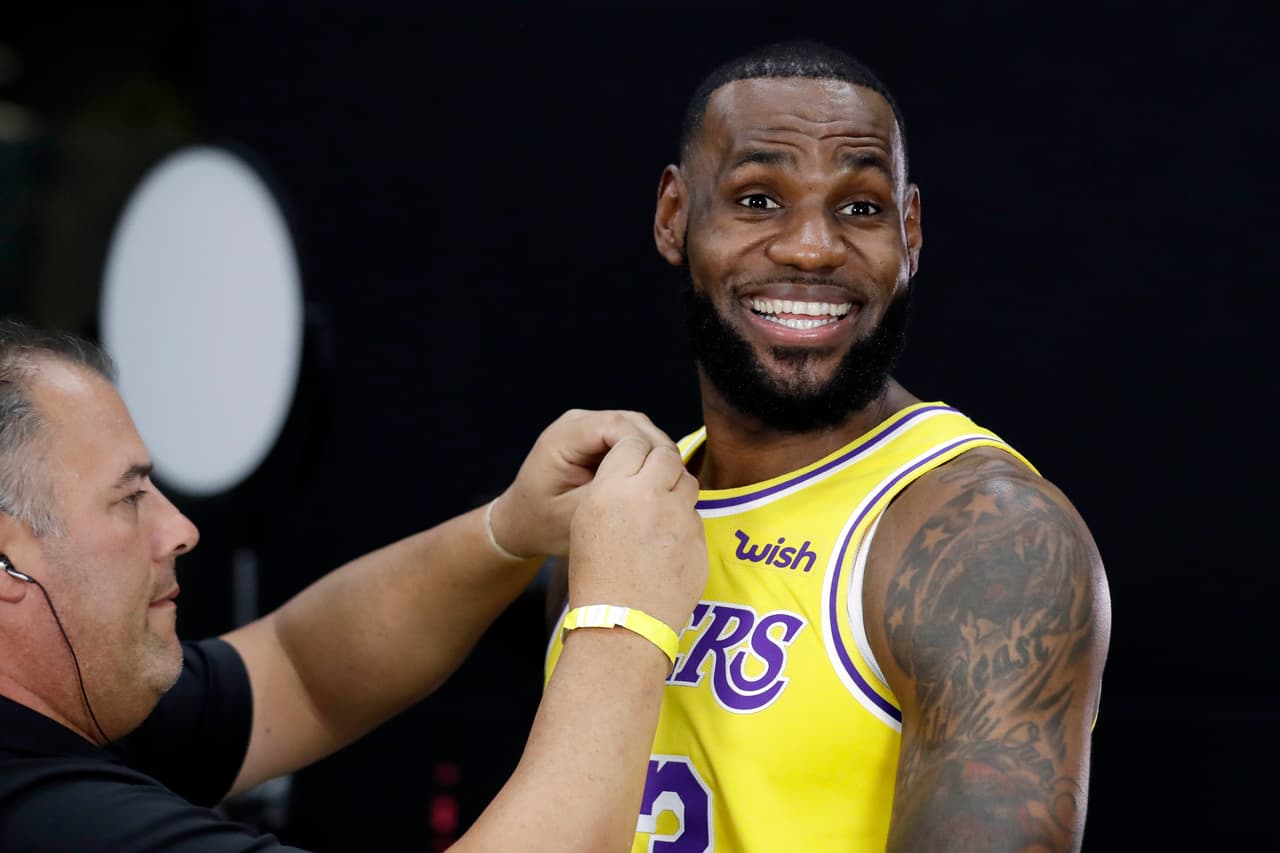 LeBron James hará de productor para docuserie de Canelo y Jacobs